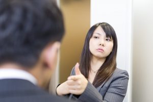 自分にだけ冷たい態度をとる人の心理と対処法8選