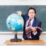 先生が嫌いな生徒にとる態度や行動4つ!