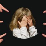 クラスで嫌われてるかも?と思ったときの対処法3つ!学生必見!