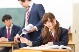 先生から見て無口で大人しい生徒はどう思う？明るい子の方が好き？