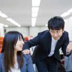 悪口を言うのに仲良くする人の心理・理由8つ!