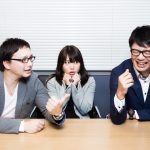 話に割り込んでくる人の心理と対処法6つ!