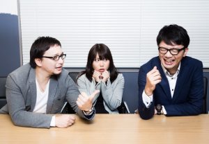 話に割り込んでくる人の心理と対処法6つ！