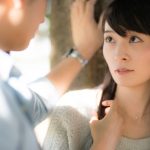 好きな人の友達に好かれる時の対処法5つ!