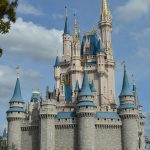 ディズニーは年齢確認される?ごまかしてもバレない?