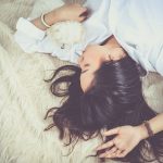 カラオケで寝ると注意される?盗難されない方法は?